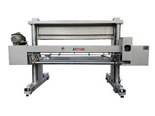 2200mm SKD11 Blade Pu Cutting Machine Guia de rolamento linear Divisão horizontal