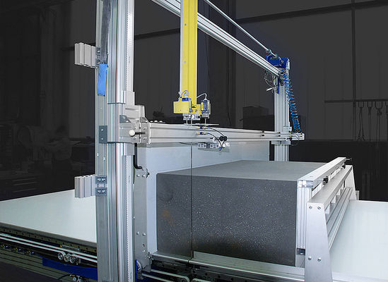 Esponja vertical recta grande cortador de espuma CNC Siemens controle mesa de trabalho rotativa